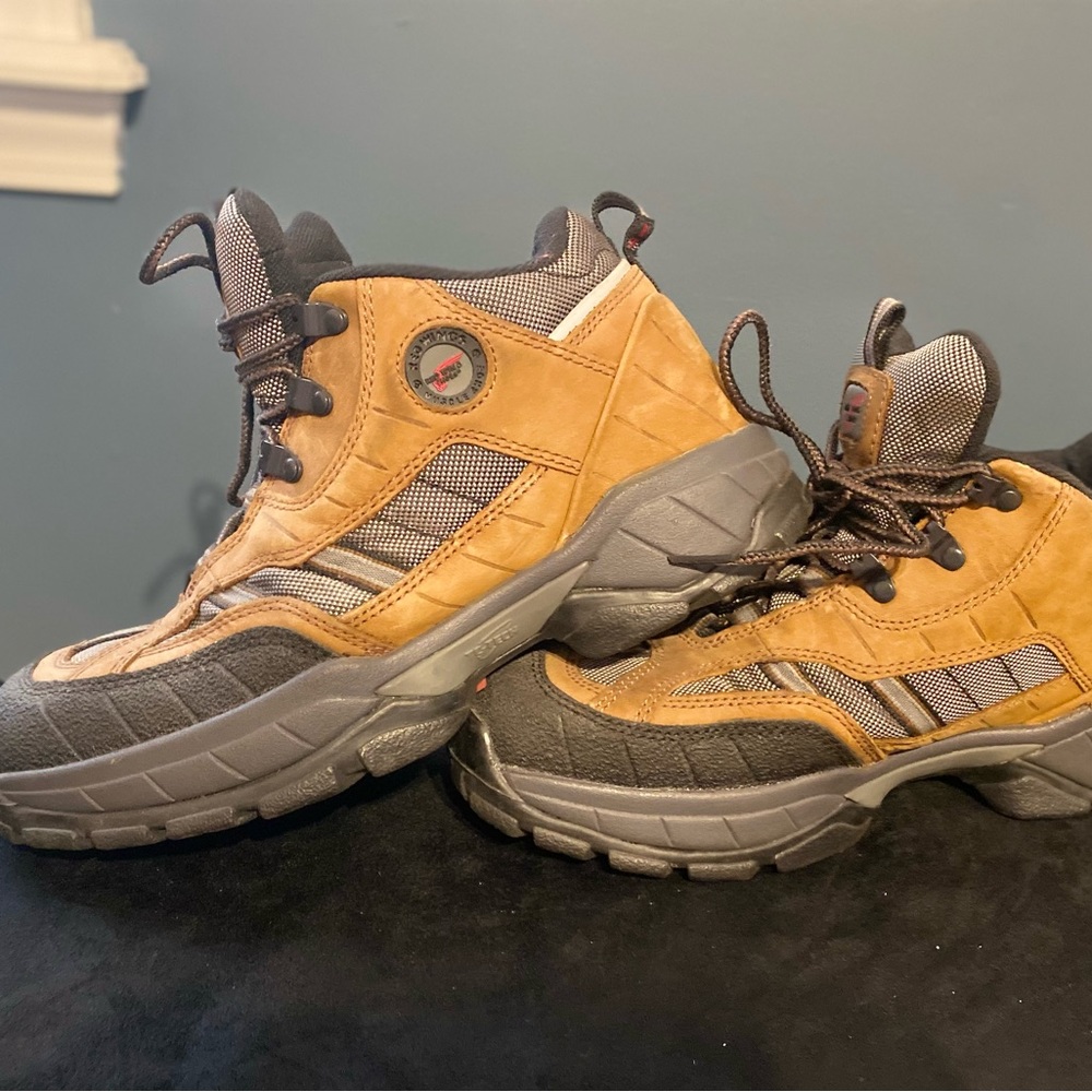 Red Wing Hiker Shoe/Workboot - Men’s 9/Waterproof/Steel Toe/Electric Protection